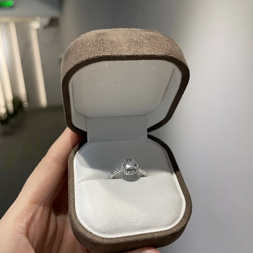 Schmuckschatulle aus braunem Wildleder, Schlitzeinsatz, Ringverpackung, Geschenkbox, Diamantschmuck-Verpackungsbox