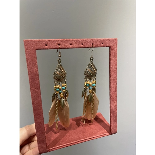 China suede metal earring display stand earring holder jewelry display stand display hanging earrings manufacturer