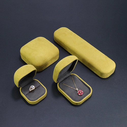 porcelana Diseño de moda, color amarillo más brillante, material de gamuza personalizado, conjunto de joyería, embalaje, caja de plástico, nuevo estilo de lanzamiento fabricante