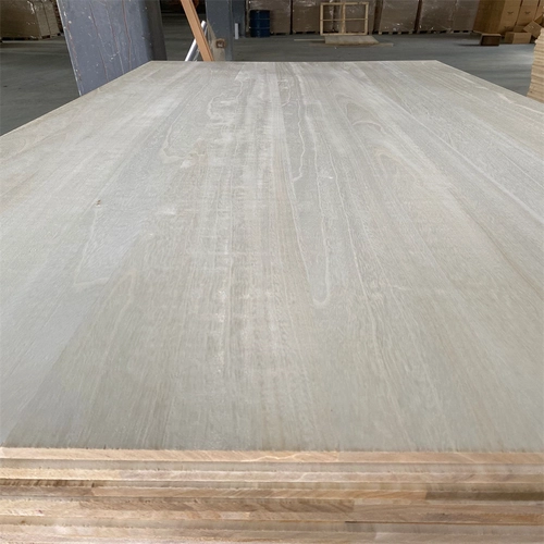 Panneaux collés en bois de paulownia 1220x2440mm pour les planches d'armoires