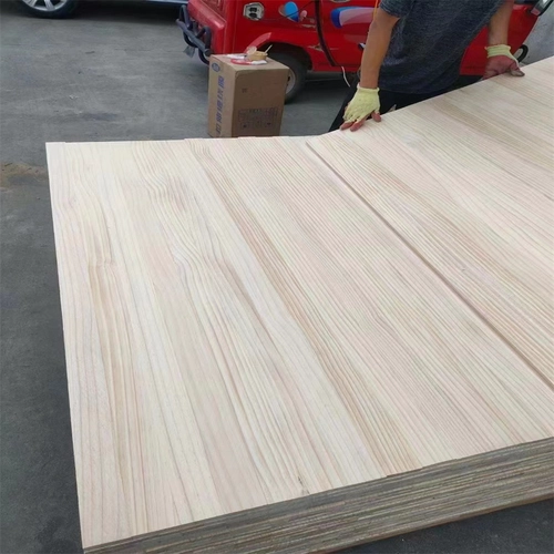 Cina Pavimenti in legno trattato Massello di pino silvestris radiata Pino larice Legname in legno massello Tavolame con bordo incollato produttore