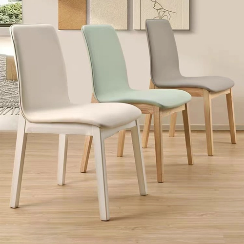 Les fabricants vendent directement des chaises en bois massif, des chaises bon marché et confortables