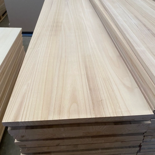 Chine Panneaux collés de bord de Paulownia personnalisés en gros, planches en bois massif fabricant