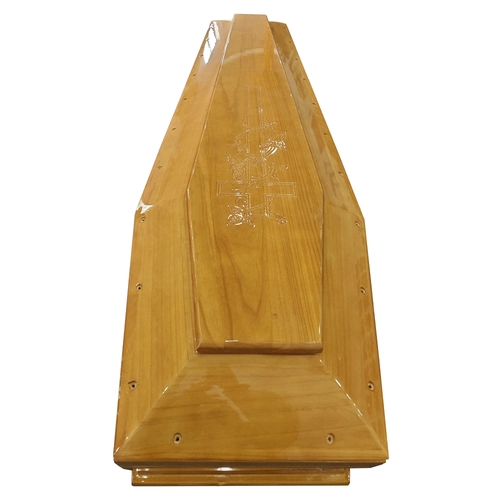China Funeral adulto China Fabricação de madeira maciça Novo estilo europeu caixão cremação com acabamento em veludo de alto brilho e fornecedor de escultura tradicional fabricante