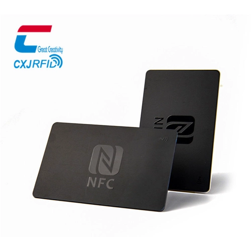Cartão inteligente de PVC NFC por atacado de fábrica totalmente preto com acabamento fosco Cartão de mídia social NFC