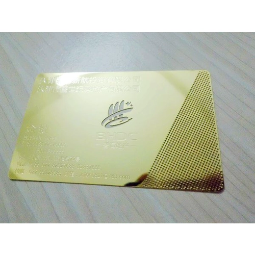 البطاقة المعدنية الذهبية