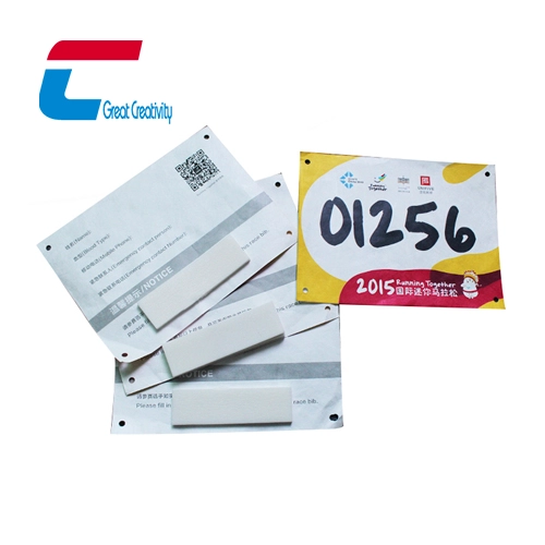 Étiquette de dossard de marathon UHF RFID personnalisée en gros pour le chronométrage des événements sportifs