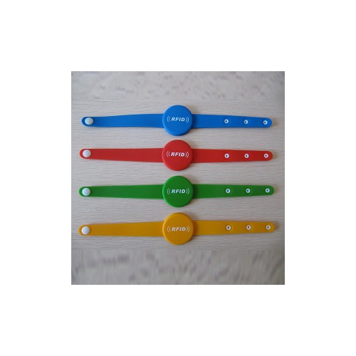 一次性硅胶 RFID 腕带，上面带按钮