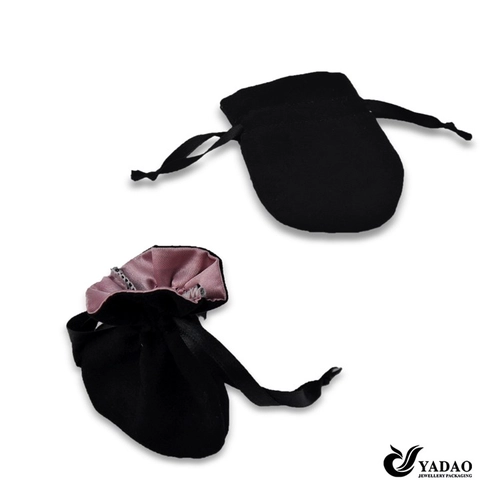 Bolsa de terciopelo 2015 productos nuevos negro para el anillo / collar / pandent con su logotipo y cadena