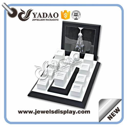 Exhibición de la joyería de cuero hermoso de anillo hecho en China