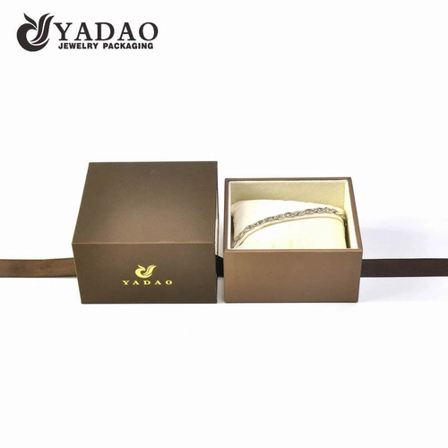 Armbandbox mit Kissen / Kissen innen