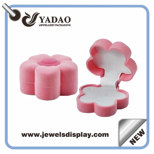 Chinese manufacturer Luxury custom flower double ring boxes ,plastic rings cases , velvet rings chests for jewelry shop counter and window showcase