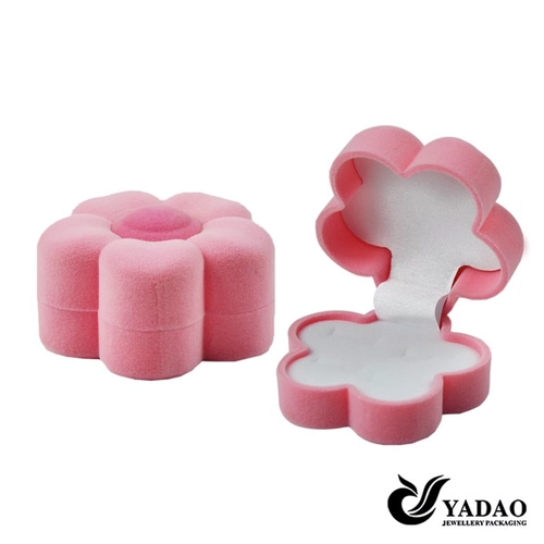 สีที่กำหนดเองและขนาดใส่เครื่องประดับกำมะหยี่สีชมพูน่ารักกล่องปิด flocking กล่องบรรจุภัณฑ์กล่องเครื่องประดับแหวนขายส่ง