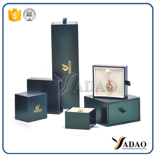 L'usine élégante prix en gros Matt brillant en bois de cadeau de bijoux de coffret de paquet incluent l'anneau/bracelet/pendant/Earring/Chain la boîte
