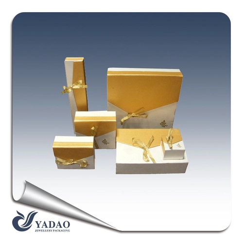 เครื่องประดับกระดาษกล่องของขวัญบรรจุภัณฑ์ที่หรูหราที่ตั้งไว้สำหรับร้านขายเครื่องประดับที่มีราคาโรงงาน