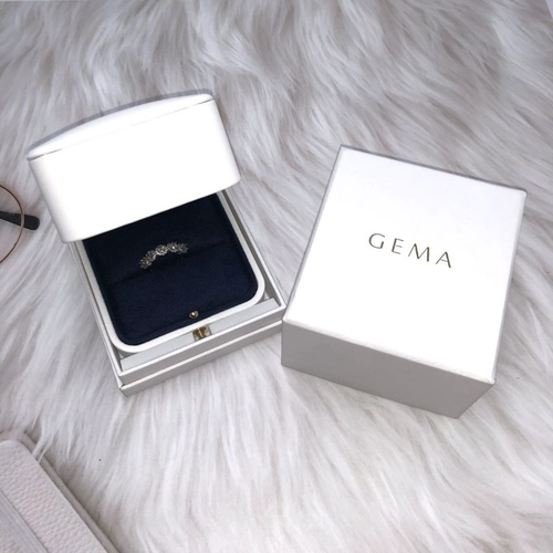 Eleganter reiner weißer PU-Leder-Diamantring-Schmuck-Schmuckkundenverpackung