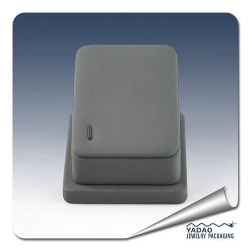 Fashionable custom handmade high end pu leather cover jewelry stand single pendant stand manufactures in China
