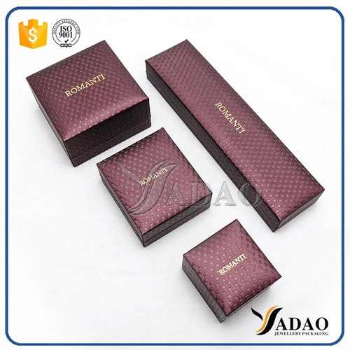 Bon look moq en gros boîte à bijoux en cuir en plastique de qualité supérieure avec personnalisé pour bague collier bracelet brecelet montre