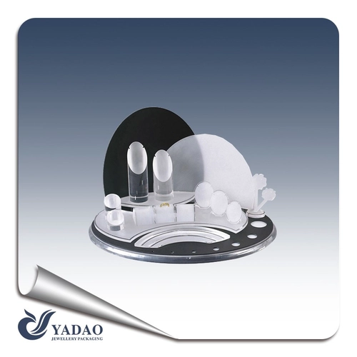 Moda de alta calidad NUEVOS PRODUCTOS Negro Blanco Exhibición de joyería de acrílico Soportes El tamaño es de 550 450 400 mm de Yadao en China