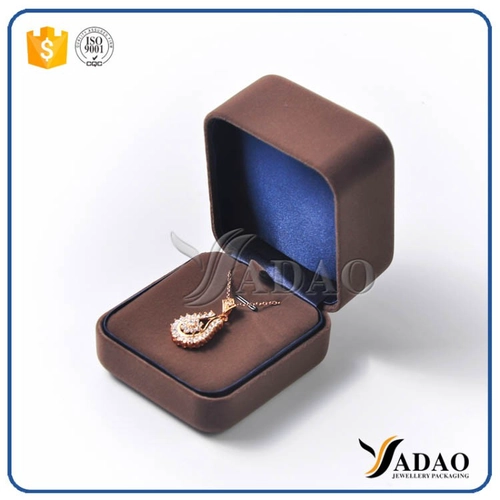 Luxury romantic delicate stockage comfortable small easy to take  plastic coated with velvet box for pendant packaging