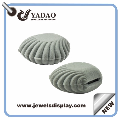 Nouveaux coffrets cadeaux design virole personnalisée, boîtes anneau de velours, cas de l'anneau de coque gris, coffres à anneau en plastique utilisés pour l'emballage de bijoux et de stockage pour bijouterie comptoir et fenêtre