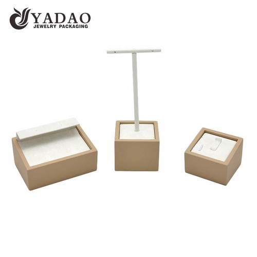 ยืนแสดงแต่งแหวน/ต่างหูน่ารัก designable หนังสาม-in0one หรูทนทานดี