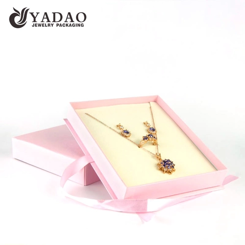 OEM/ODM coffret de bijoux en papier pour l'affichage et l'emballage boucle d'oreille et pendentif avec le prix usine.