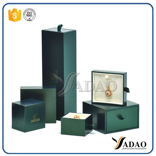 OEMODM personnaliser logo gratuit gros bijoux en plastique ensemble incluent bracelet\/pendentif\/anneau\/bracelet\/chaîne\/boucle d’oreille\/pièce\/or bar boîte