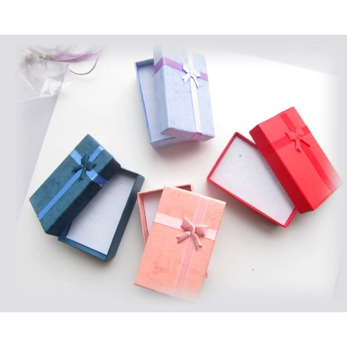 Semplice buon mercato colorato carta regalo con all'ingrosso coperchio e bow-knot separata