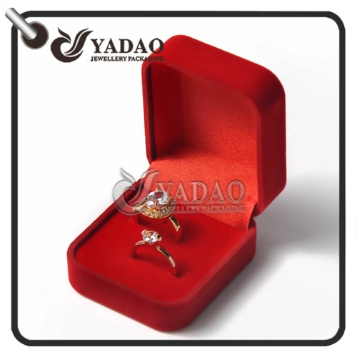 Boîte à bagues de couple en velours de différentes couleurs pour bague en argent et bague de fiançailles.