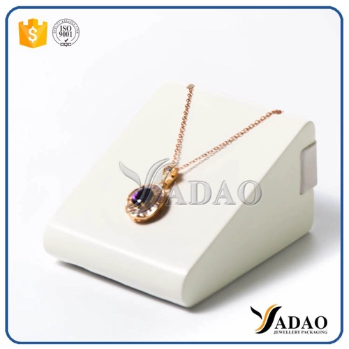 Wholesale beautiful careful design mdf with leatther/velvet pendant display stands from Yadao