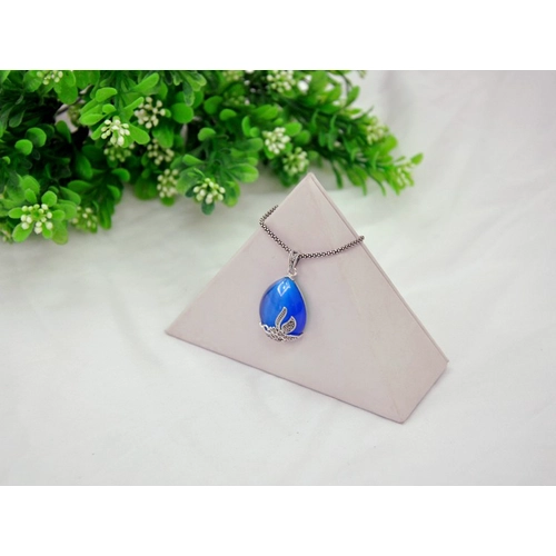 Wholesale custom MDF and white PU leather pendant exhibitor organizer for jewellery counter and window pendant displays stand