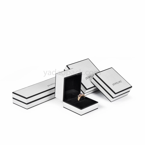 YADAO Großhandel Kunststoffkasten Schmuck Verpackungsbox Doppel Color Box mit heißem Stamping Black Logo Fro Free