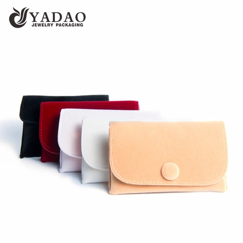 Chine Pochette en velours de bijoux personnalisés Yadao avec pochette d'emballage de bijoux à fermeture à pression fabricant