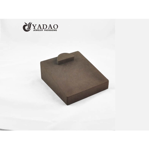 China custom available flexible size color small square design mdf velvet leatherette necklace pendant display stands bust manufacturer