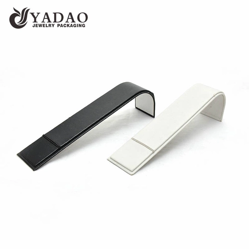 China handmade small CBM easy to shipping MOQ wholesale competitive price customized color size displays holder for pendant/ bracelet/necklace manufacturer