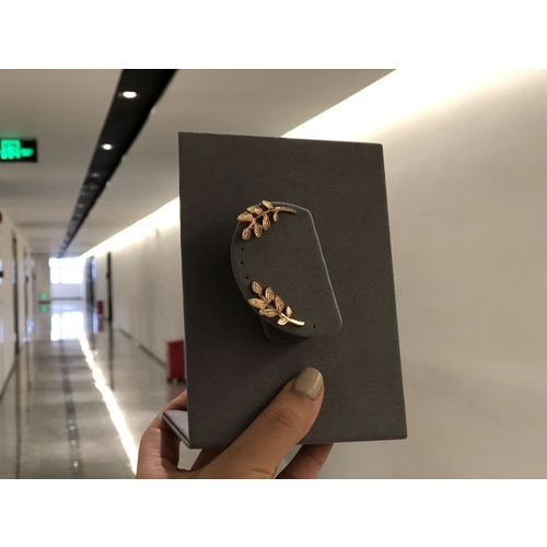 China microfiber earring display stand bent metal stand movable magnet display stand earrings props jewelry display holder manufacturer