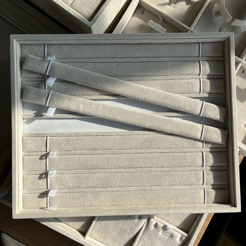 China stackable jewelry display tray wooden bracelet display tray movable bracelet display pad manufacturer
