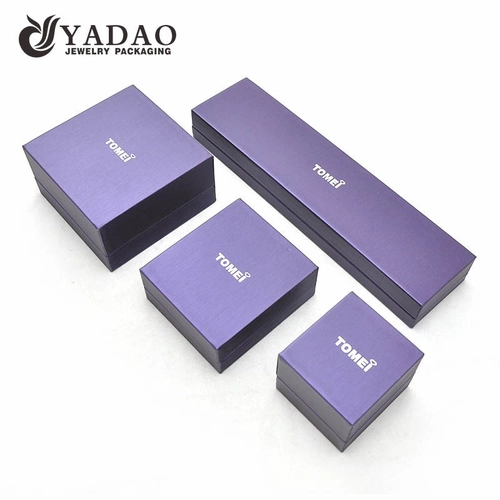 magnifique belle adorable préfet satisfait en gros en plastique personnalisé + pendentif en cuir / bague / bracelet / boîte d'affichage de bracelet