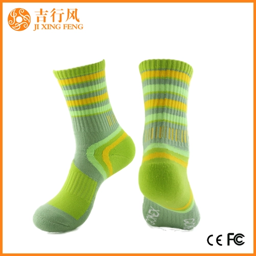 Mode gestrickte Sportsocke Exporteur Großhandel benutzerdefinierte lange Baumwollstreifen Sportsocken