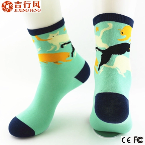 时尚风格热卖袜子适合女士，由棉制造，定制提花图案