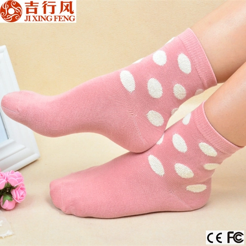 estilos populares caliente de la venta de calcetines de lunares de algodón para mujer