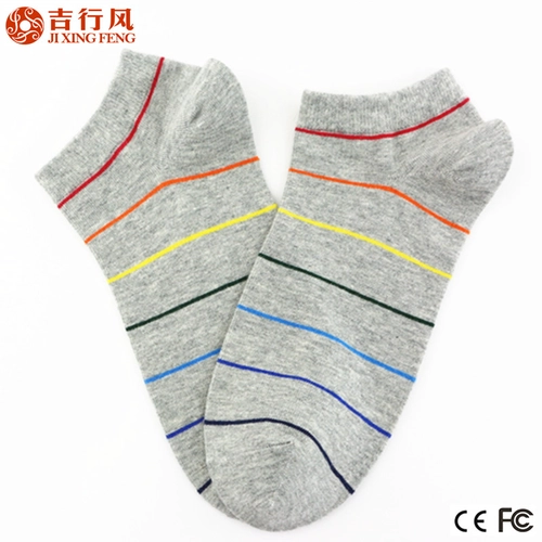 wholesale customized the newest style of colour mens cotton striped socks
