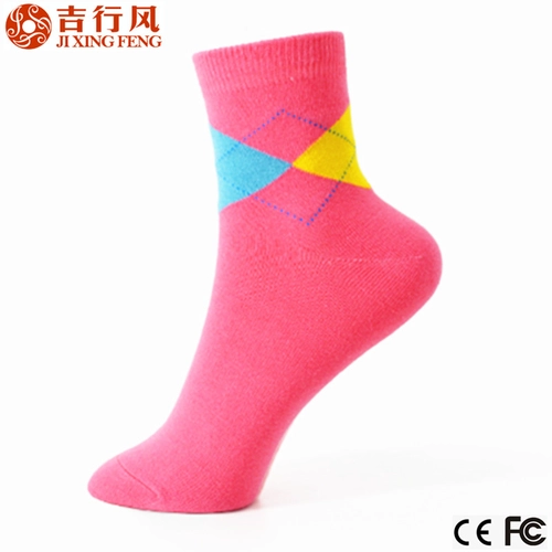 estilos populares de venta caliente venta por mayor de mujer algodón argyle calcetines
