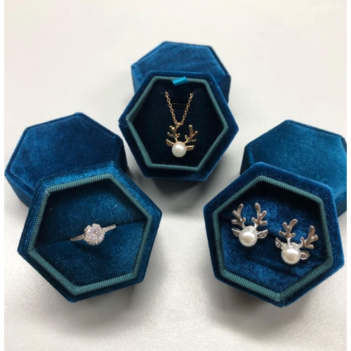 porcelana Multi funcional personalizado nuevo diseño joyería hexagonal Velvet Franel Packaging Box fabricante