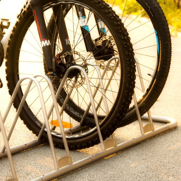 Китай Новое поступление треугольная стойка для велосипедов с порошковым покрытием для 5 велосипедов производителя
