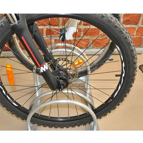 porcelana Portabicicletas alto bajo para estacionamiento de 3 bicicletas fabricante