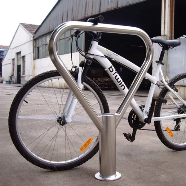 Chine Support de stationnement de vélo en forme de triangle en acier inoxydable fabricant