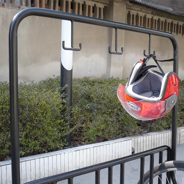 Chine Porte-vélos d'extérieur à chargement innovant pour 6 vélos et 3 crochets pour casque fabricant
