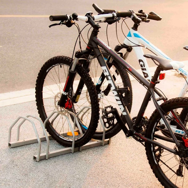 Cina Stazioni per biciclette multiple commerciali all'aperto in acciaio al carbonio con pavimento produttore